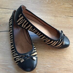 VIONIC Minna Ballet Flat Tiger shoes Women’s 8W Round toe Bows leather comfort